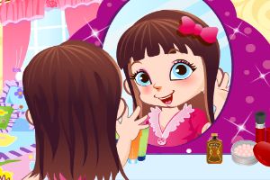 按此进入游戏可爱女孩照镜子化妆