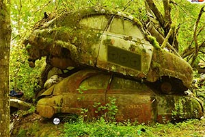 按此进入游戏废弃汽车收容地逃脱